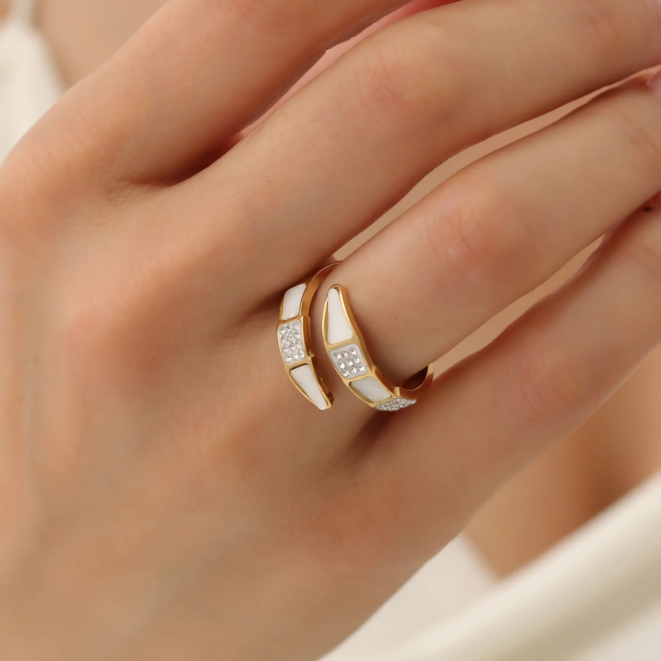 Anel Espiral com Zircônia Banhado a Ouro 18K