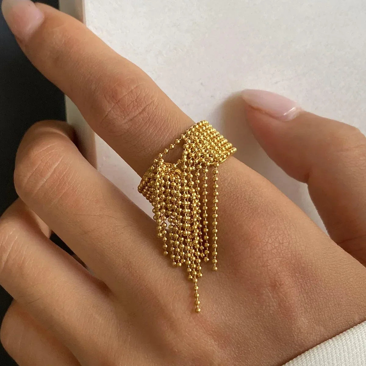 Anel Ajustável Dourado com Borla